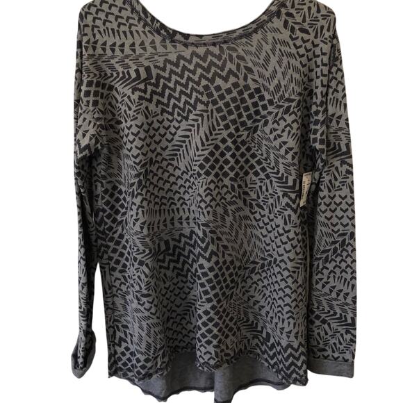 Aēropostale Thermal V-back Geometric Print Tunic Top, size M - Picture 9 of 11